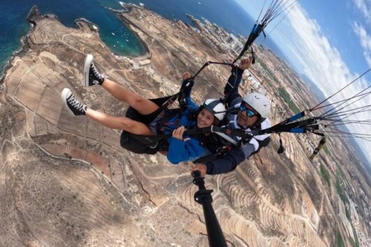 Parapendio per esplorare Tenerife dal cielo